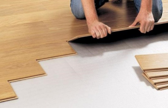 Những lưu ý khi lắp đặt sàn gỗ trên nền gạch men